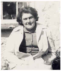 Mrs_Hughes_Pen_bwlch.jpg (69616 bytes)
