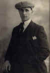 bob_thomas_ael_y_bryn.jpg (40309 bytes)