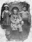 laura_mary_anne_tommy_trim.jpg (64965 bytes)
