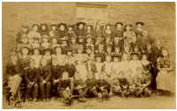 Plant_Ysgol_rhiw_Hen_Iawn.jpg (111838 bytes)