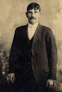 William_Llawenan.jpg (89865 bytes)