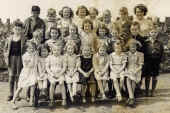 Plant_Ysgol_Rhiw1950.jpg (179550 bytes)